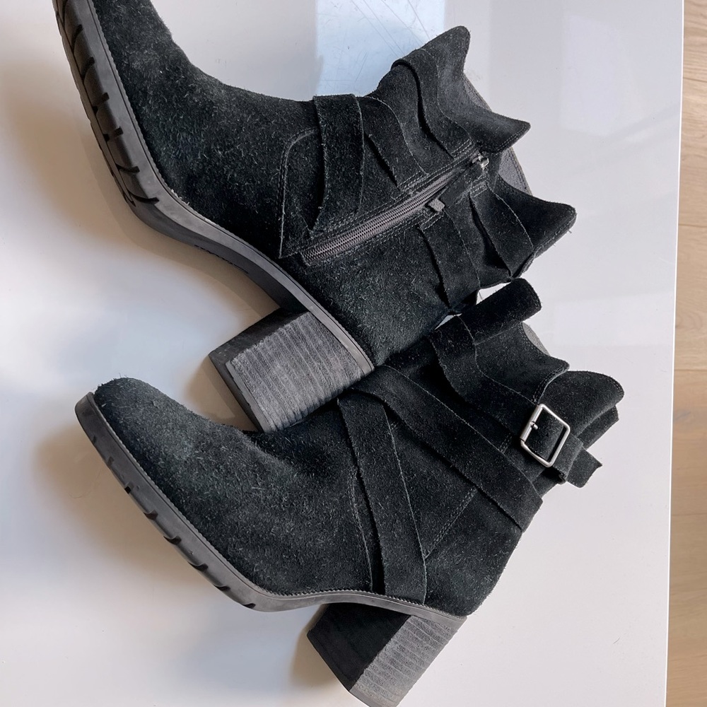 Clarks Black Suede Ankle Boots Sz 11W